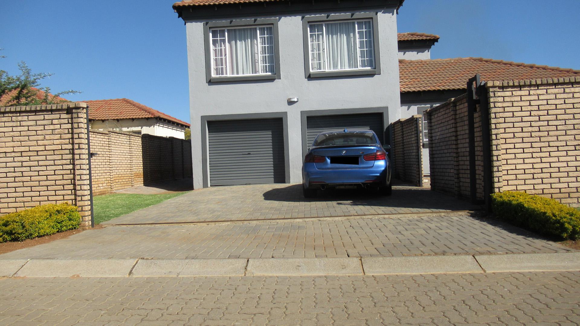 Front View of property in Willow Park Manor