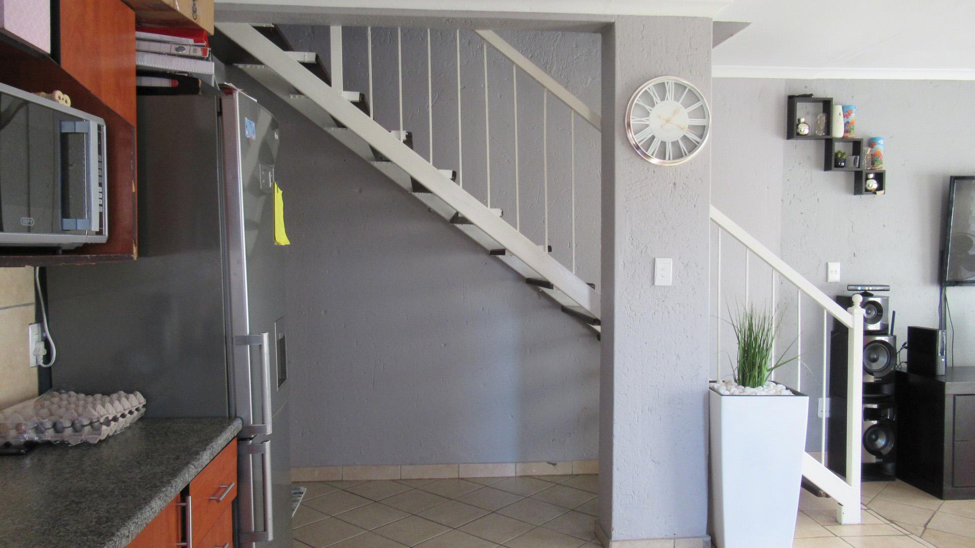 Kitchen - 16 square meters of property in Willow Park Manor