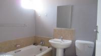 Bathroom 1 - 5 square meters of property in Willow Park Manor