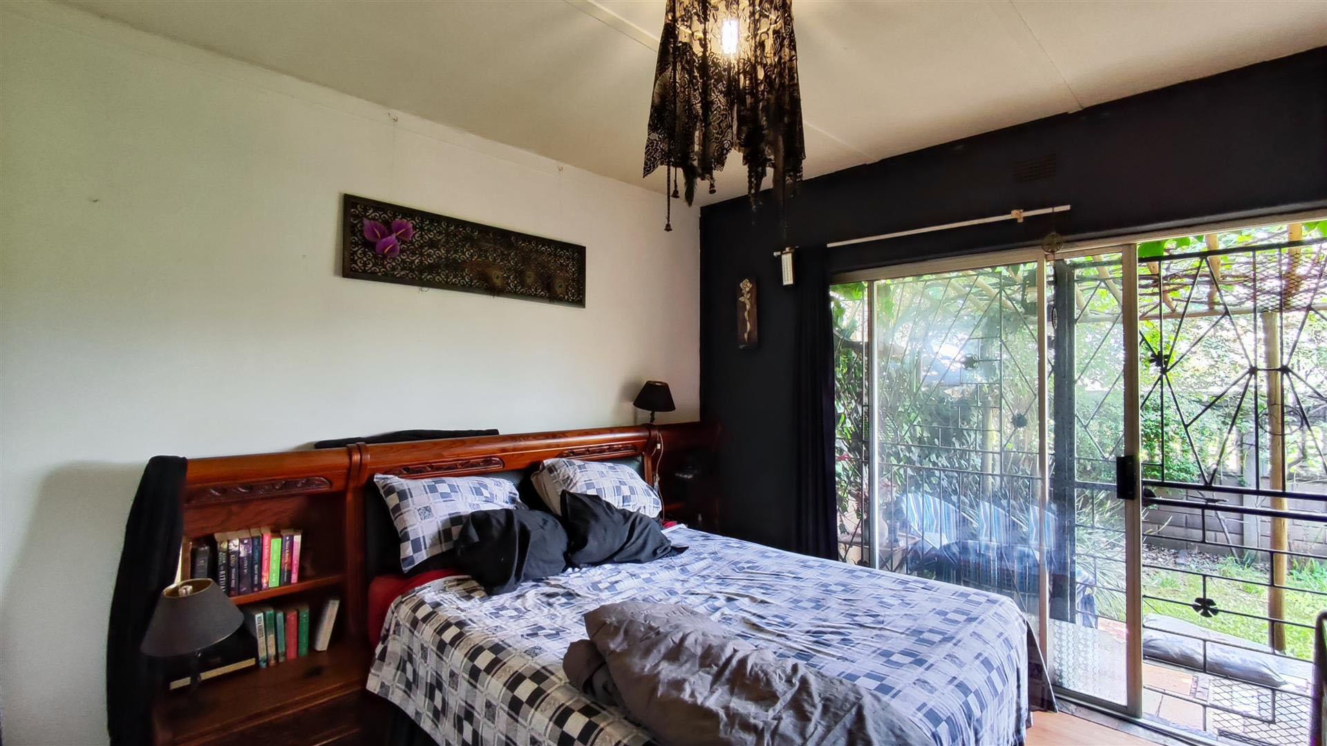 Main Bedroom - 14 square meters of property in Vanderbijlpark