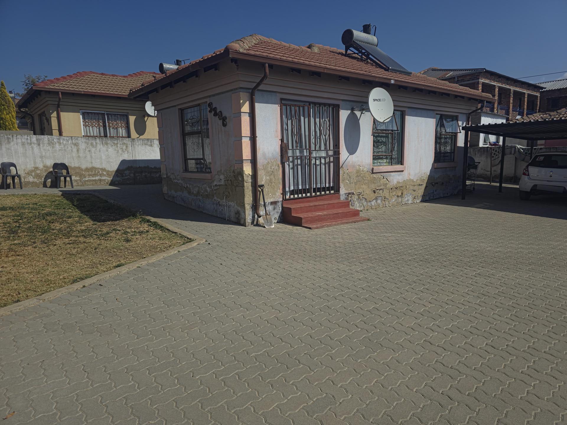 Front View of property in Olievenhoutbos