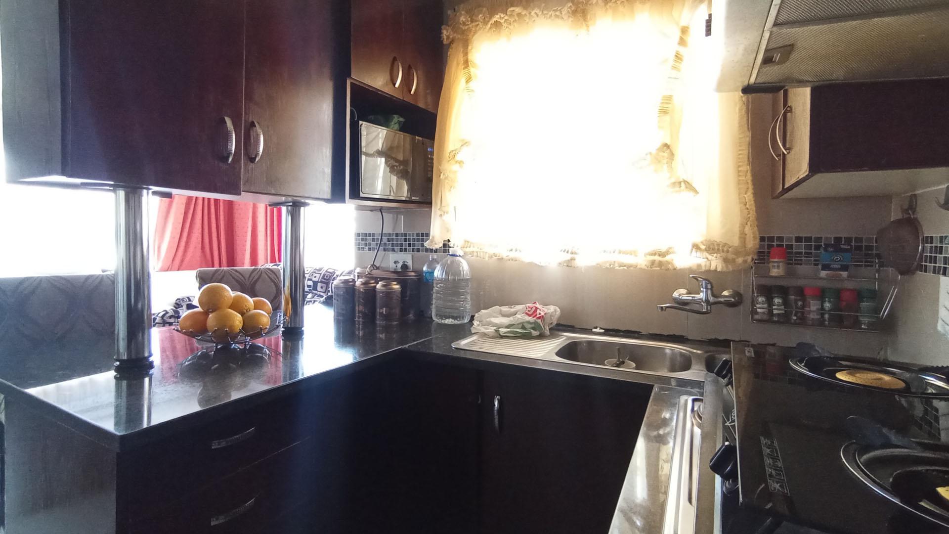 Kitchen - 7 square meters of property in Olievenhoutbos