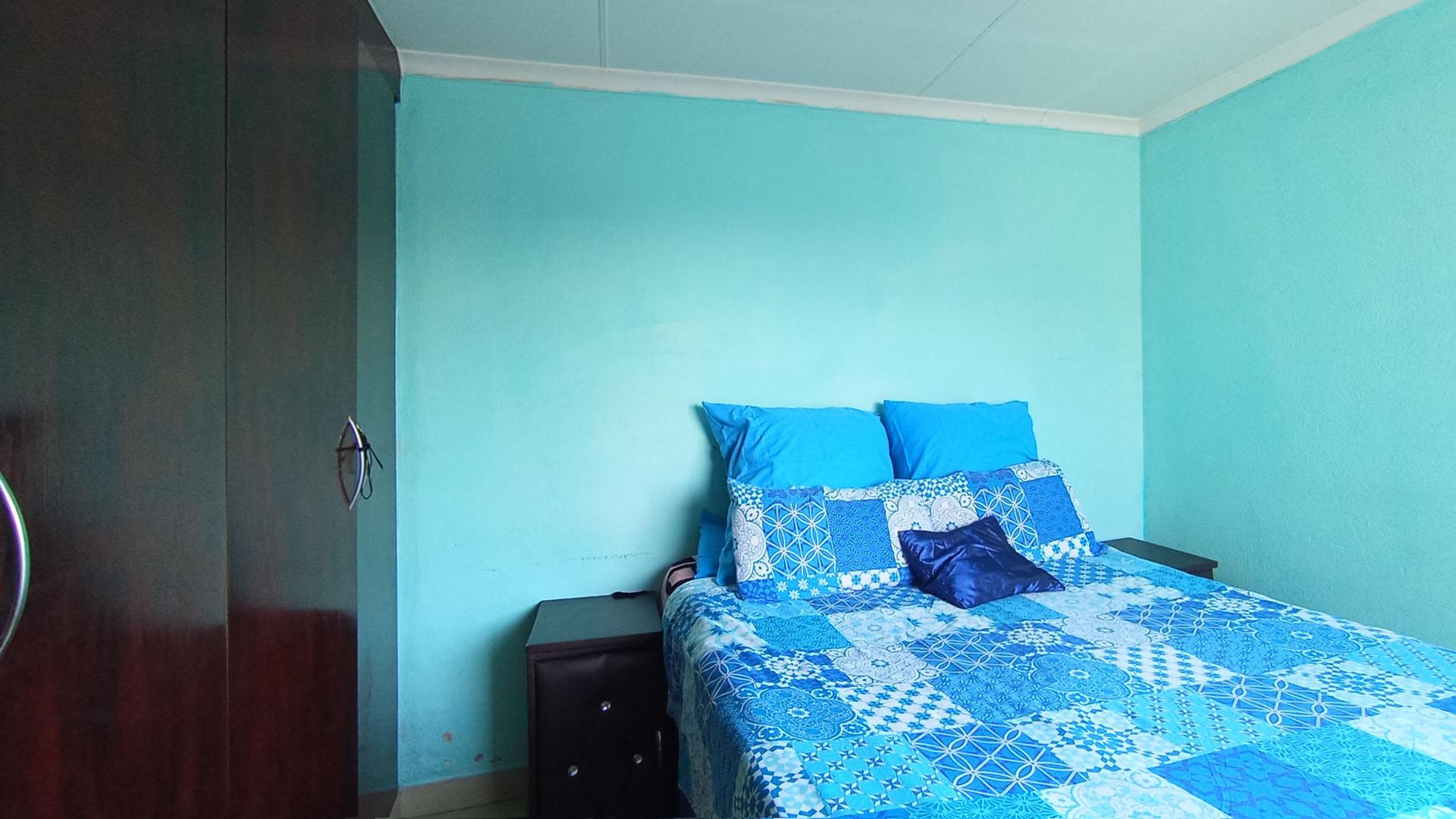 Bed Room 3 - 12 square meters of property in Olievenhoutbos