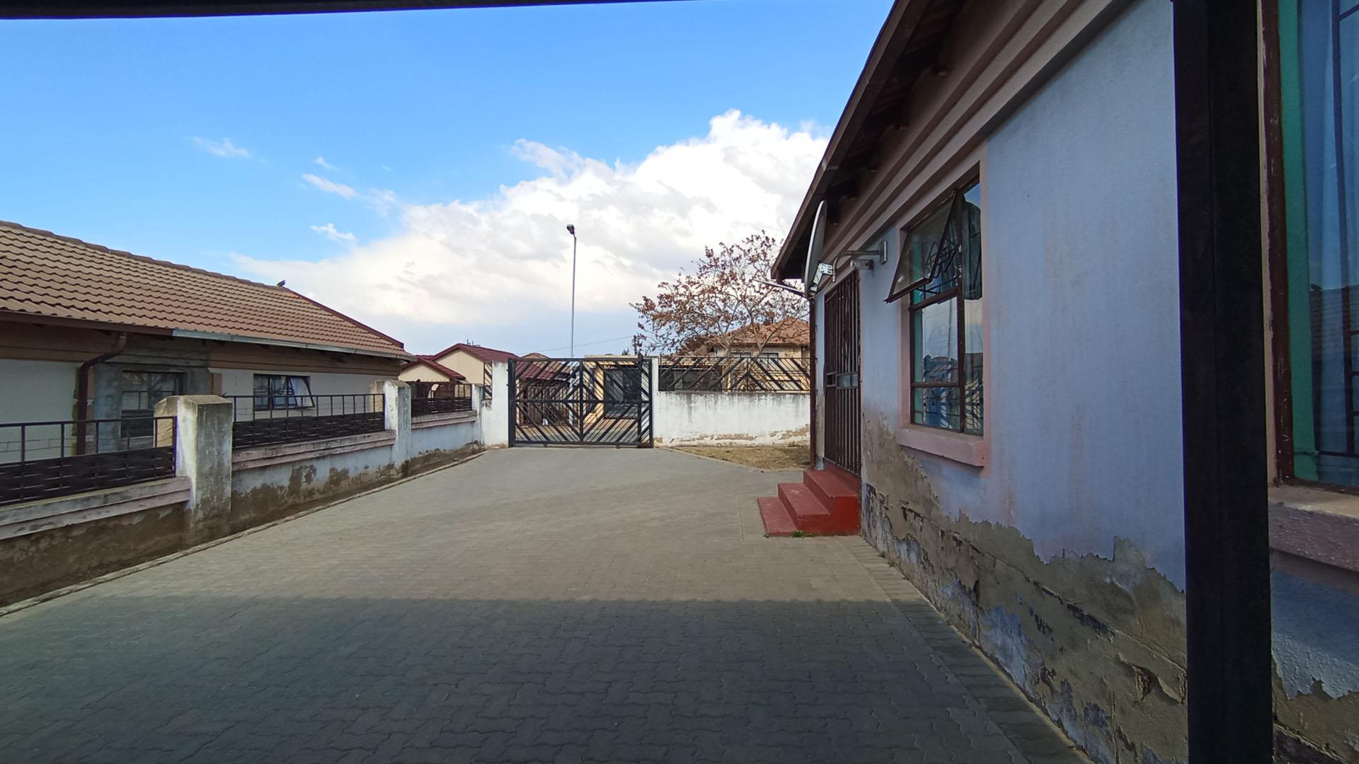 Backyard of property in Olievenhoutbos