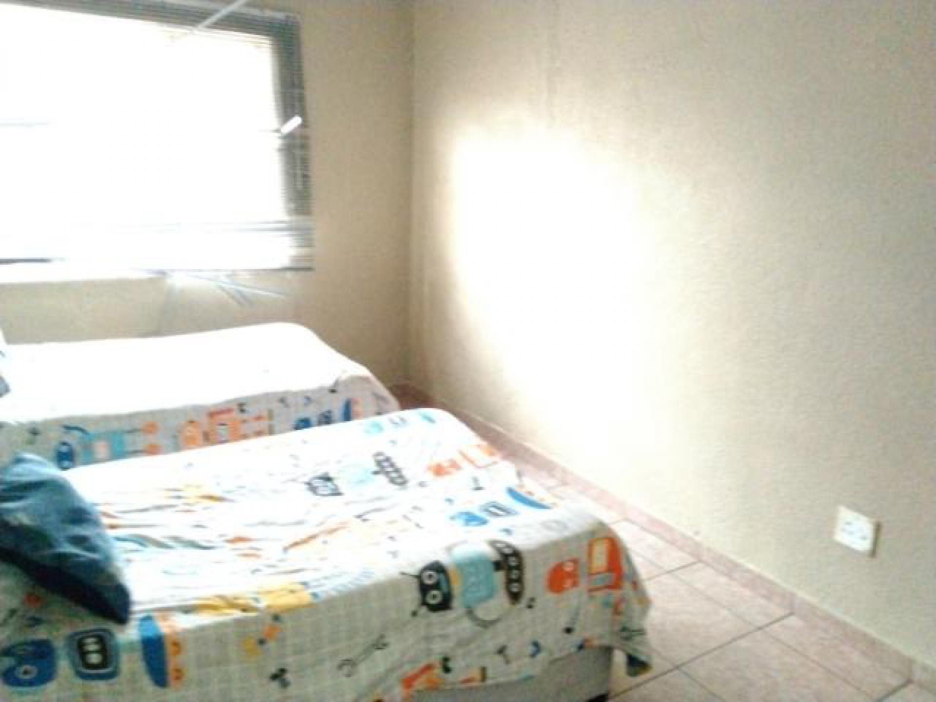 Bed Room 1 of property in Daveyton