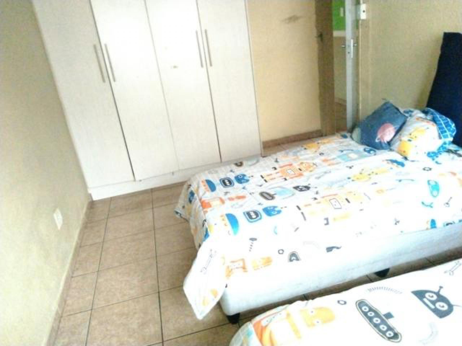 Bed Room 1 of property in Daveyton