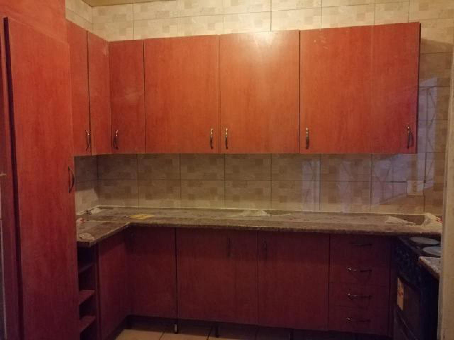 Kitchen of property in Daveyton