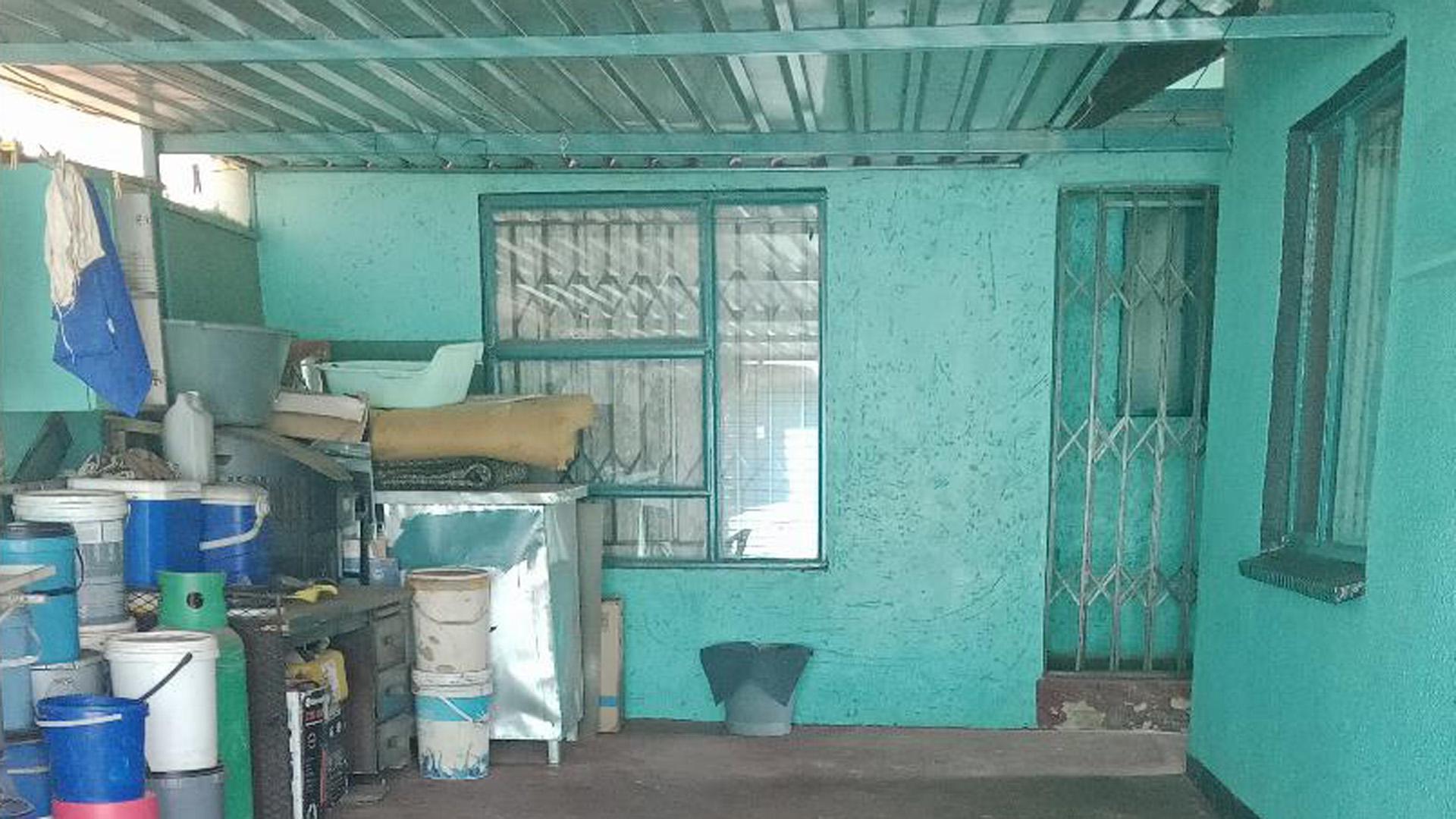 Spaces of property in Protea Glen