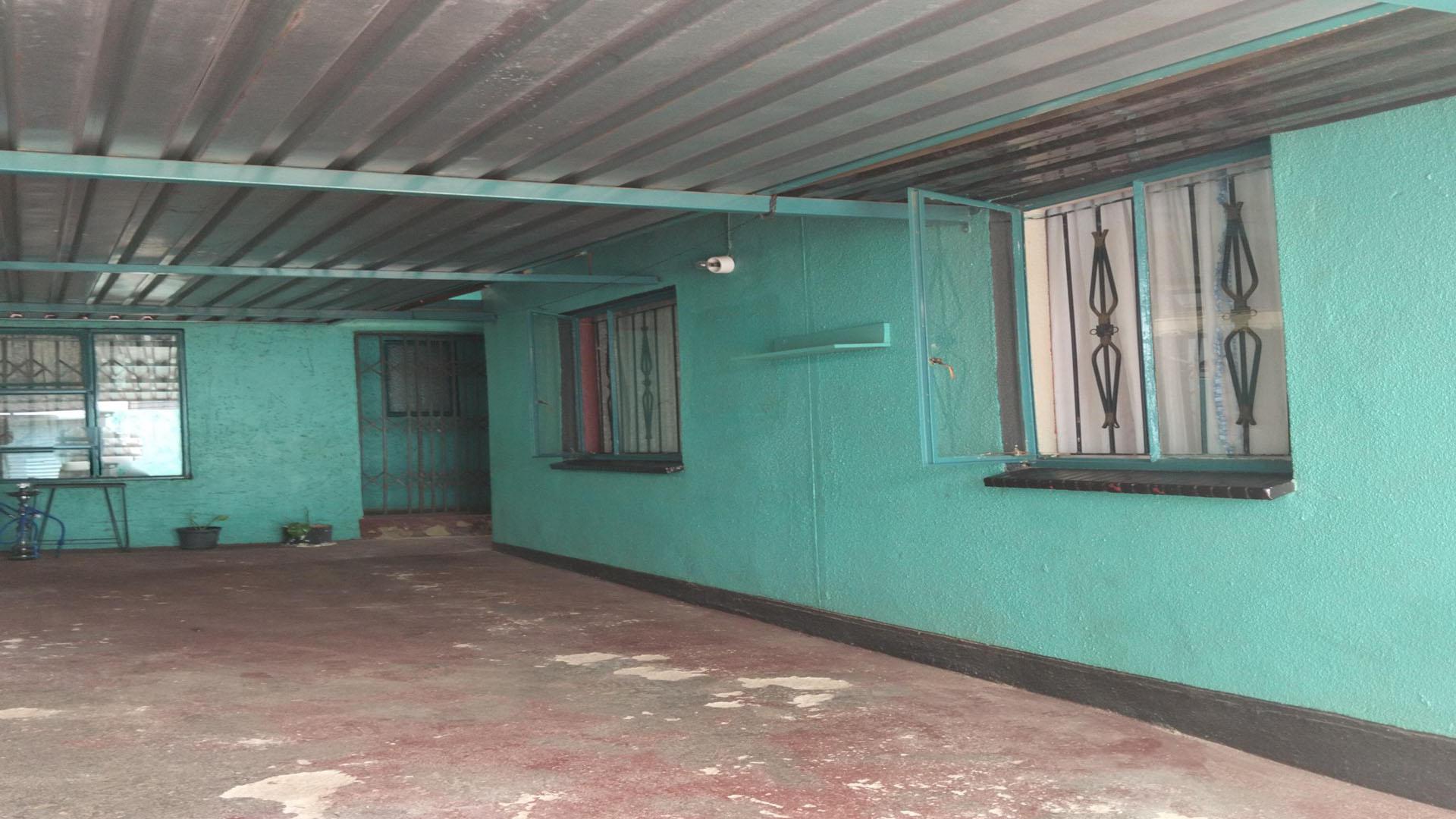 Spaces of property in Protea Glen