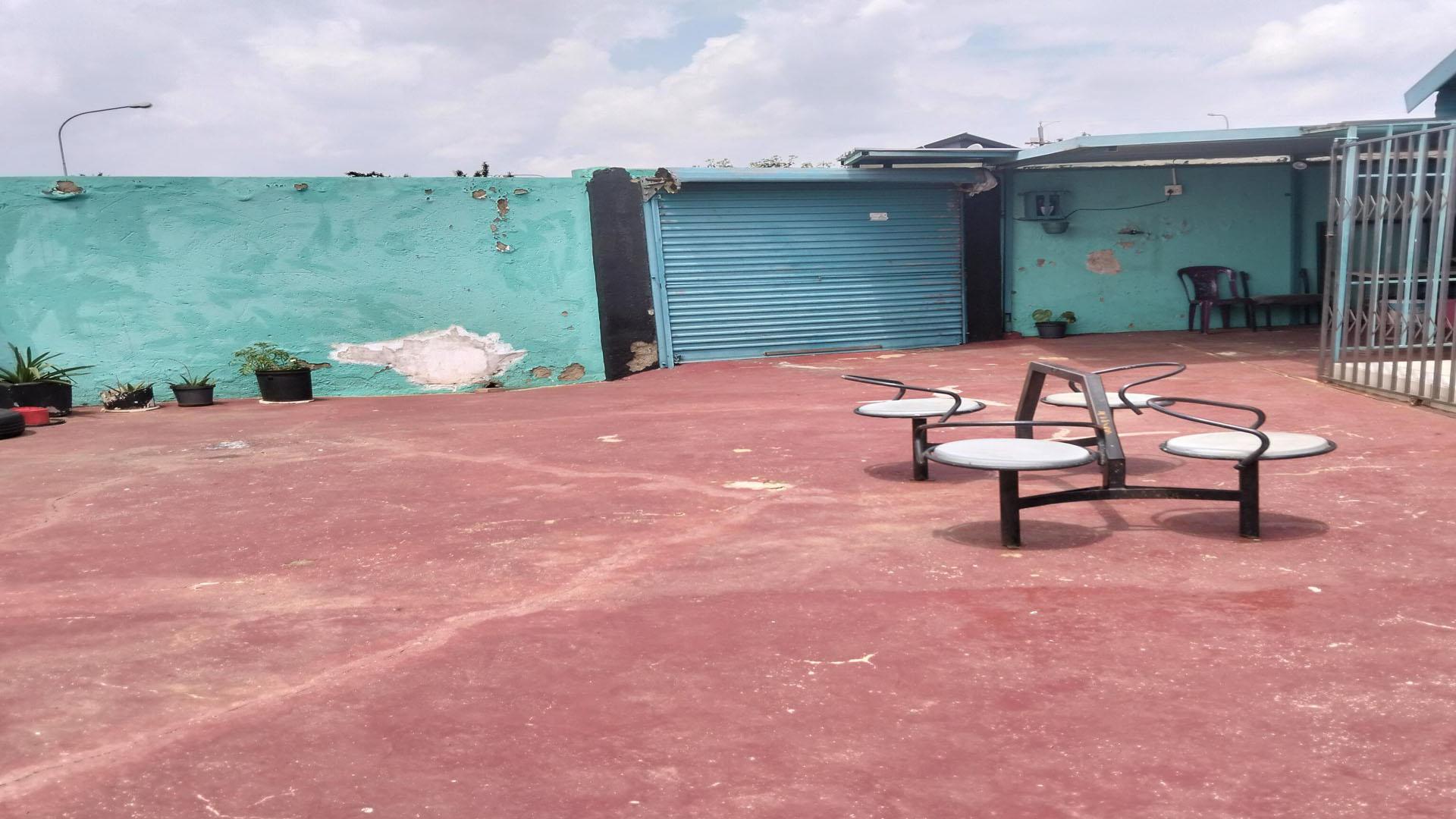 Spaces of property in Protea Glen