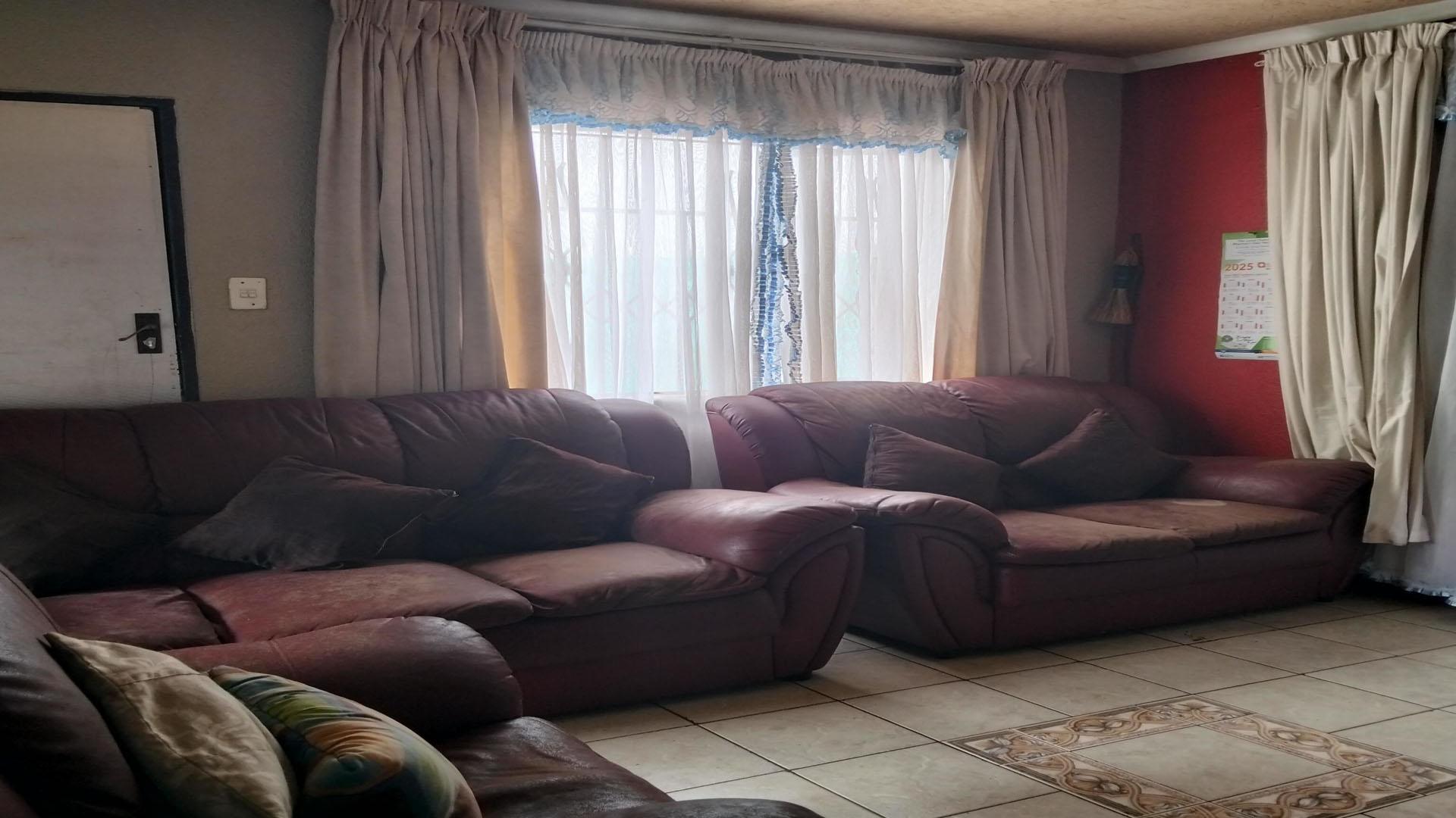 Lounges of property in Protea Glen