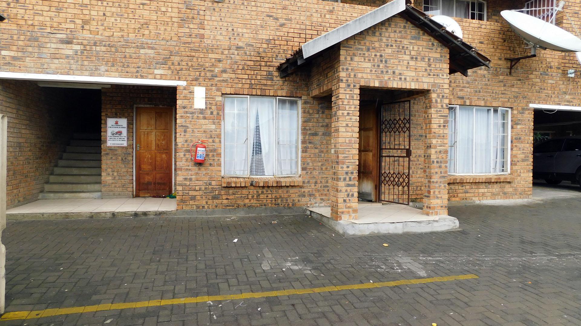 Front View of property in Rustenburg