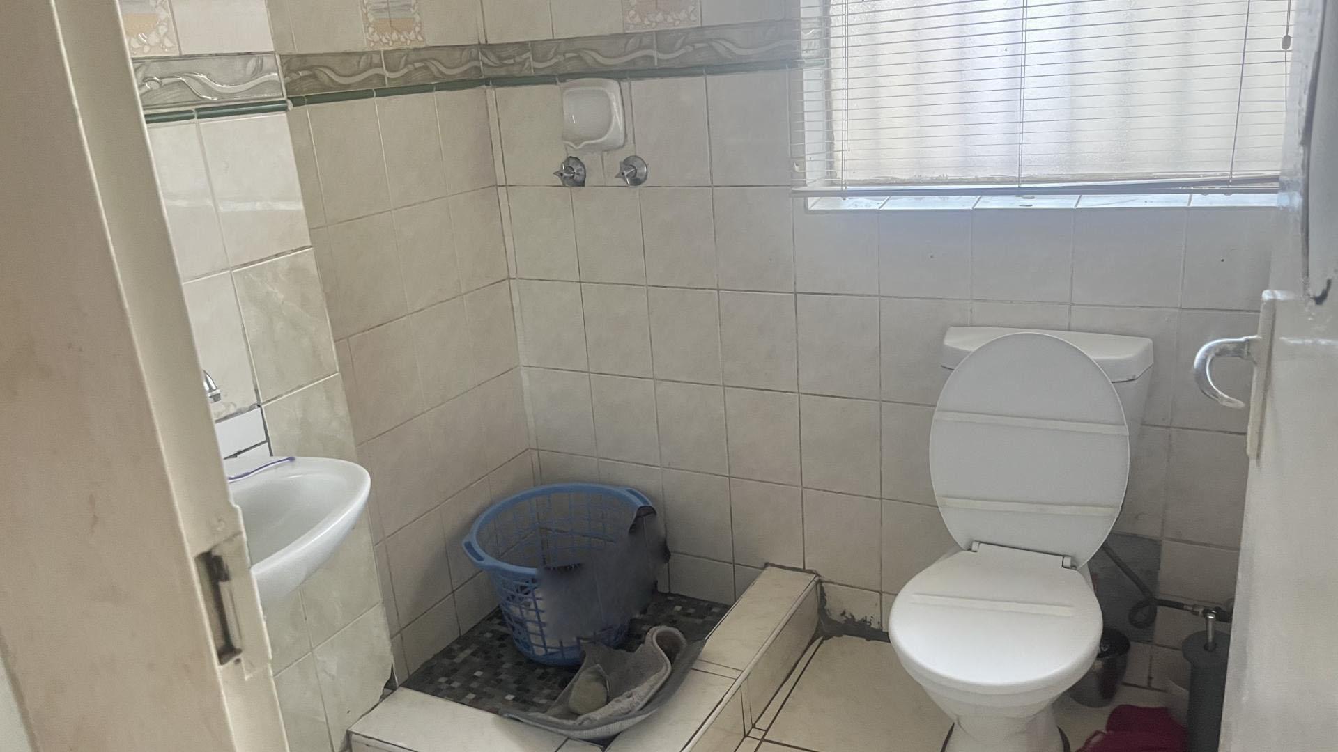 Bathroom 1 of property in Birch Acres