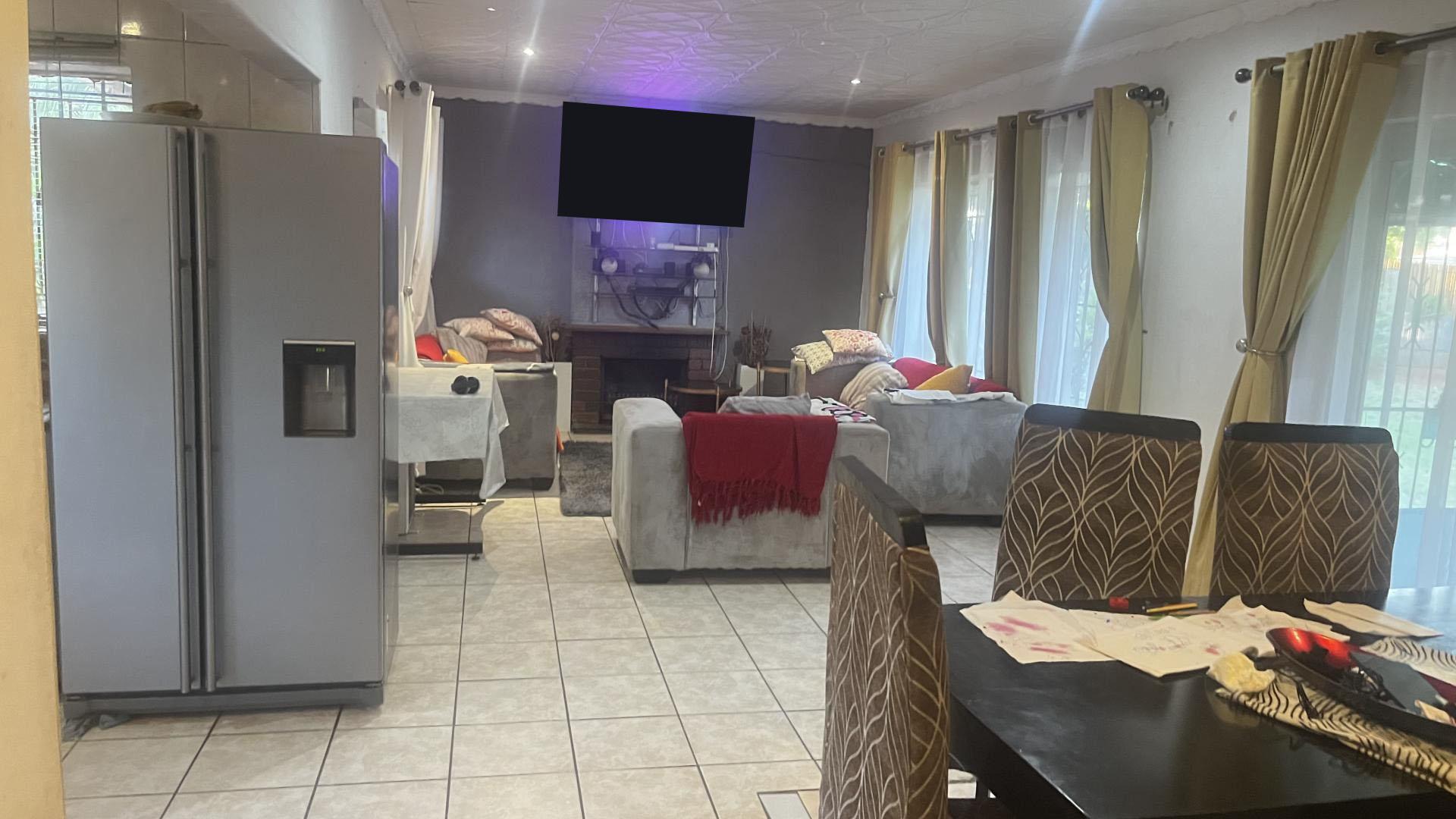 Dining Room of property in Birch Acres