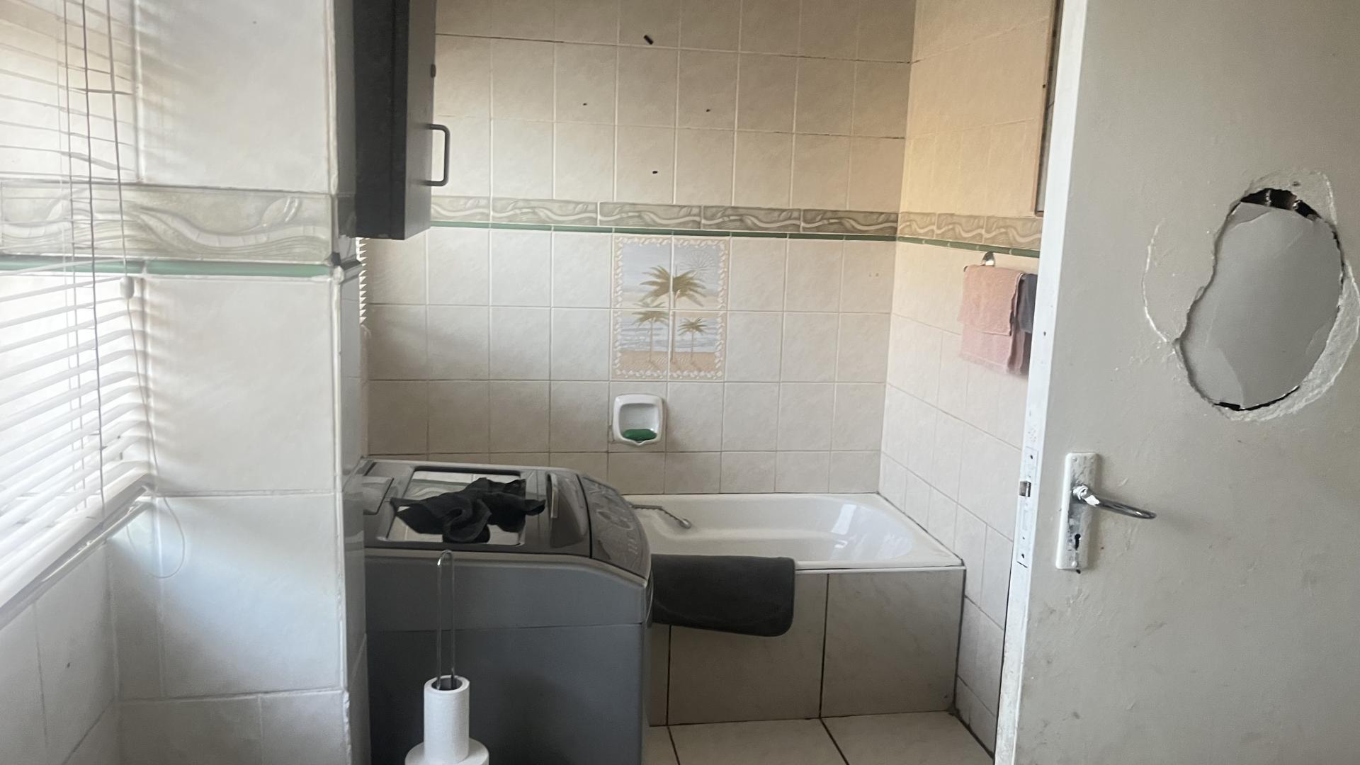 Bathroom 2 of property in Birch Acres