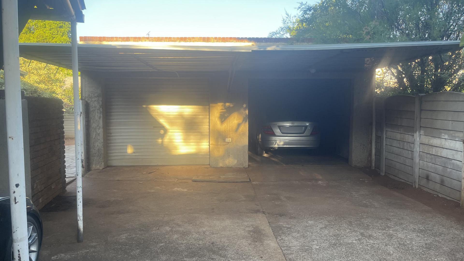 Garage of property in Birch Acres
