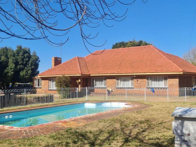4 Bedroom House for Sale For Sale in Stilfontein - MR514666