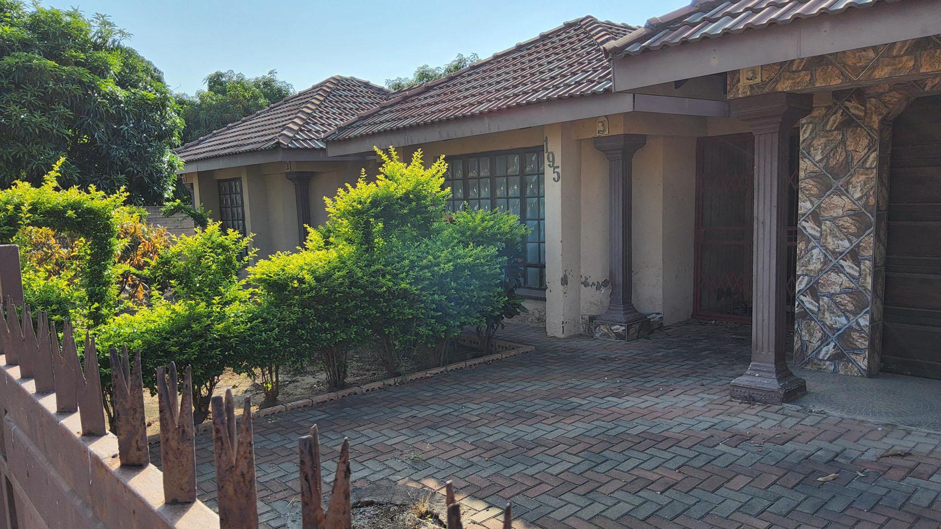 Front View of property in Namakgale