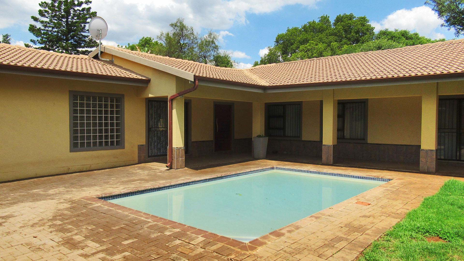 Front View of property in Lyttelton Manor