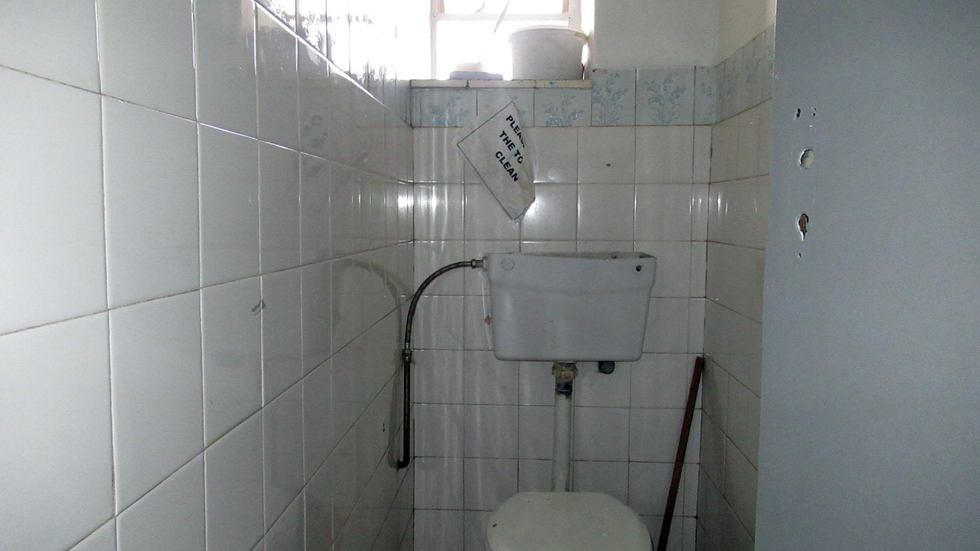 Bathroom 1 - 10 square meters of property in Pretoria Central