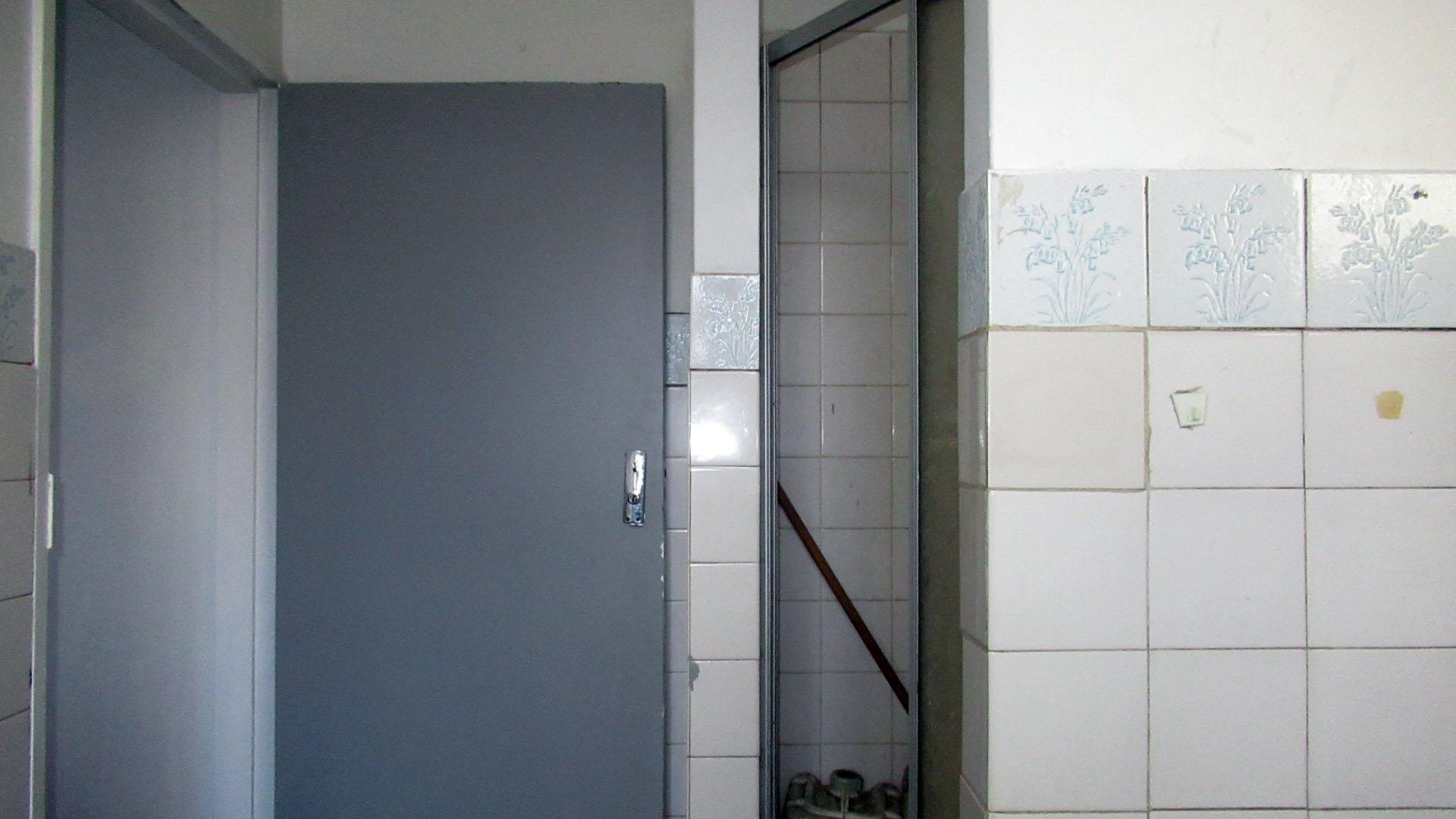 Bathroom 1 - 10 square meters of property in Pretoria Central