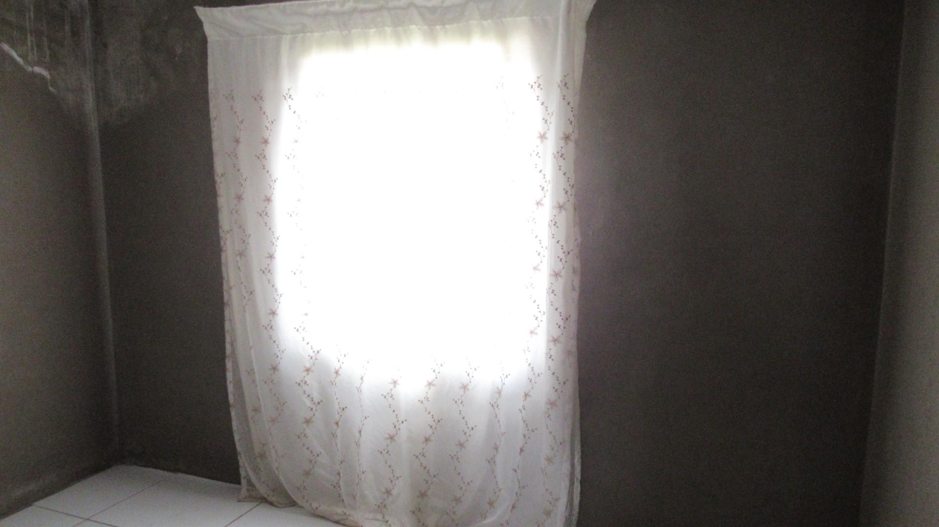 Bed Room 1 - 10 square meters of property in Devon