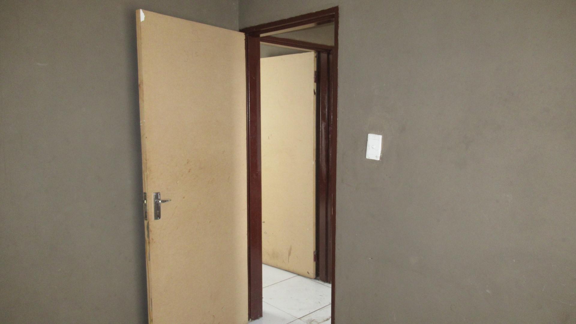 Bed Room 2 - 8 square meters of property in Devon