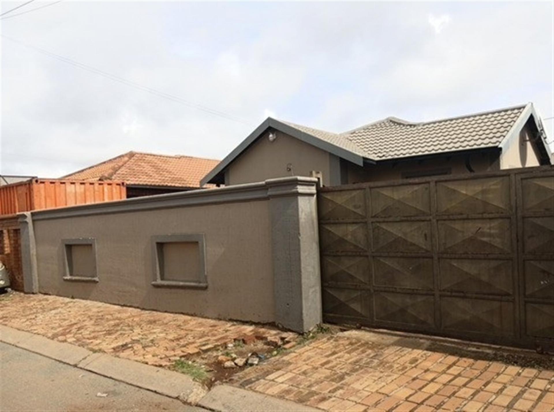 Front View of property in Protea Glen