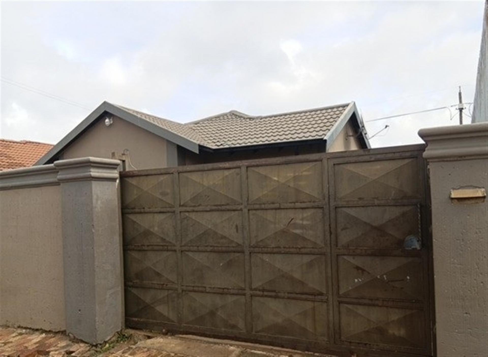 Front View of property in Protea Glen