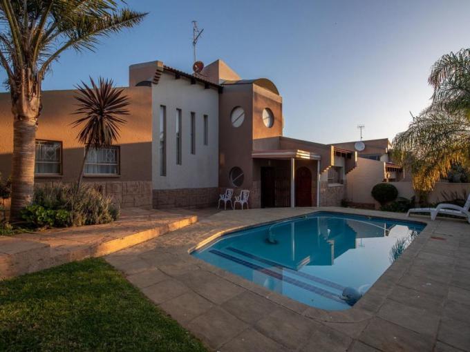 3 Bedroom Duplex for Sale For Sale in Suideroord - MR515177