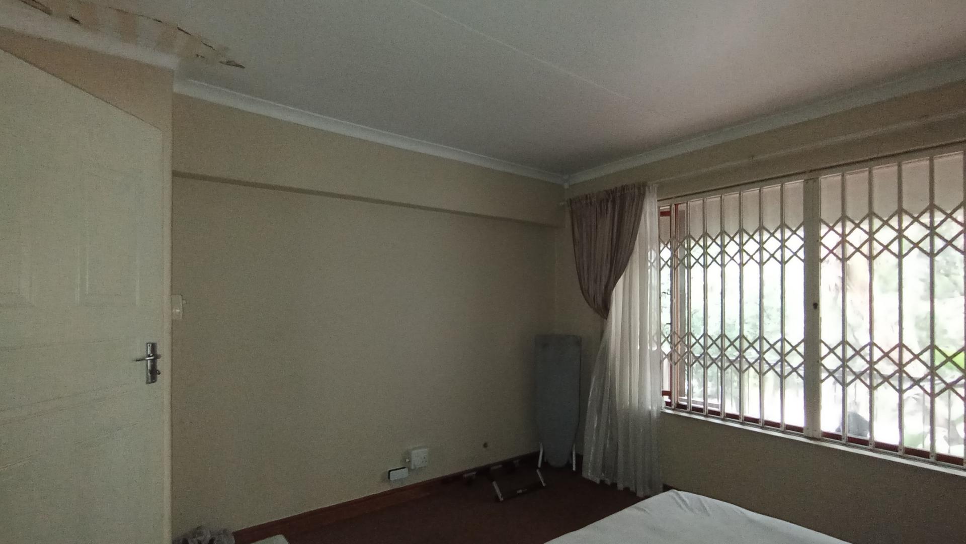 Bed Room 1 - 15 square meters of property in Sunninghill