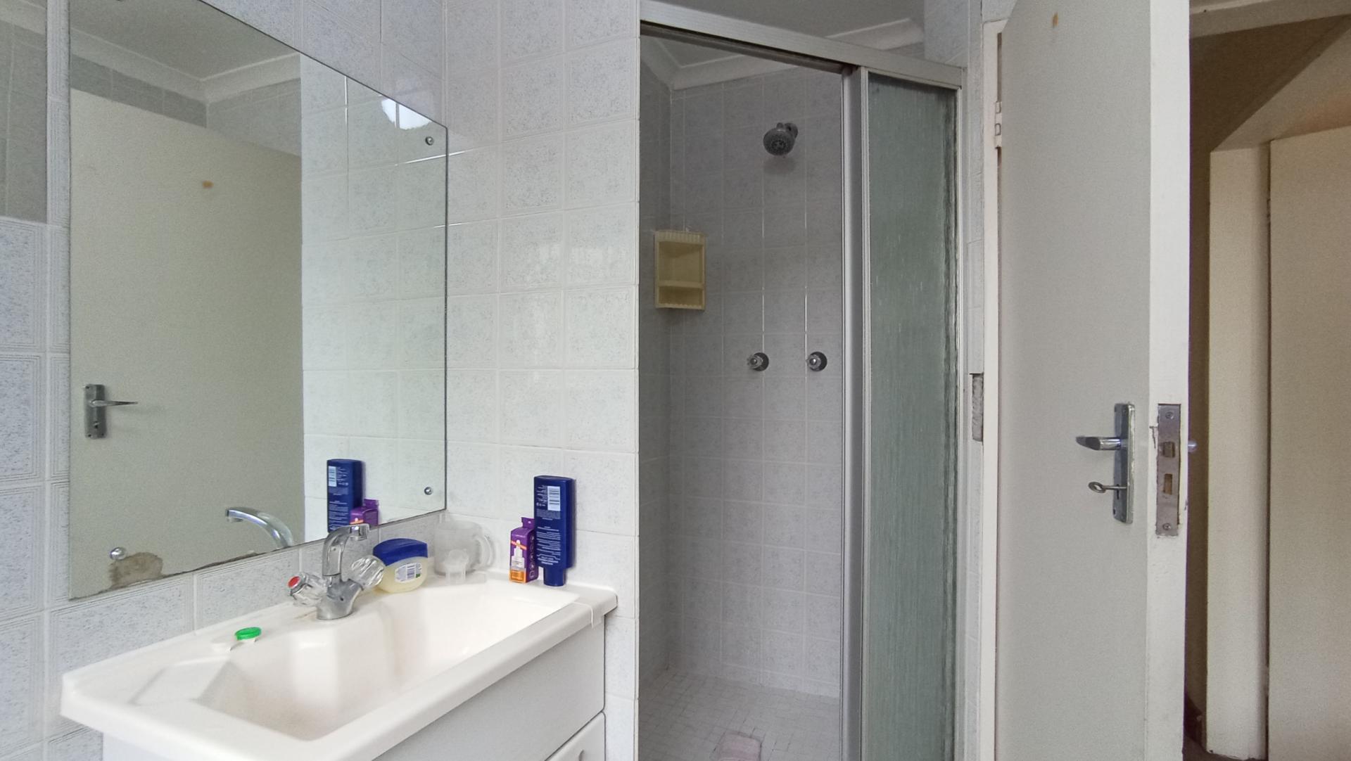 Bathroom 1 - 6 square meters of property in Sunninghill