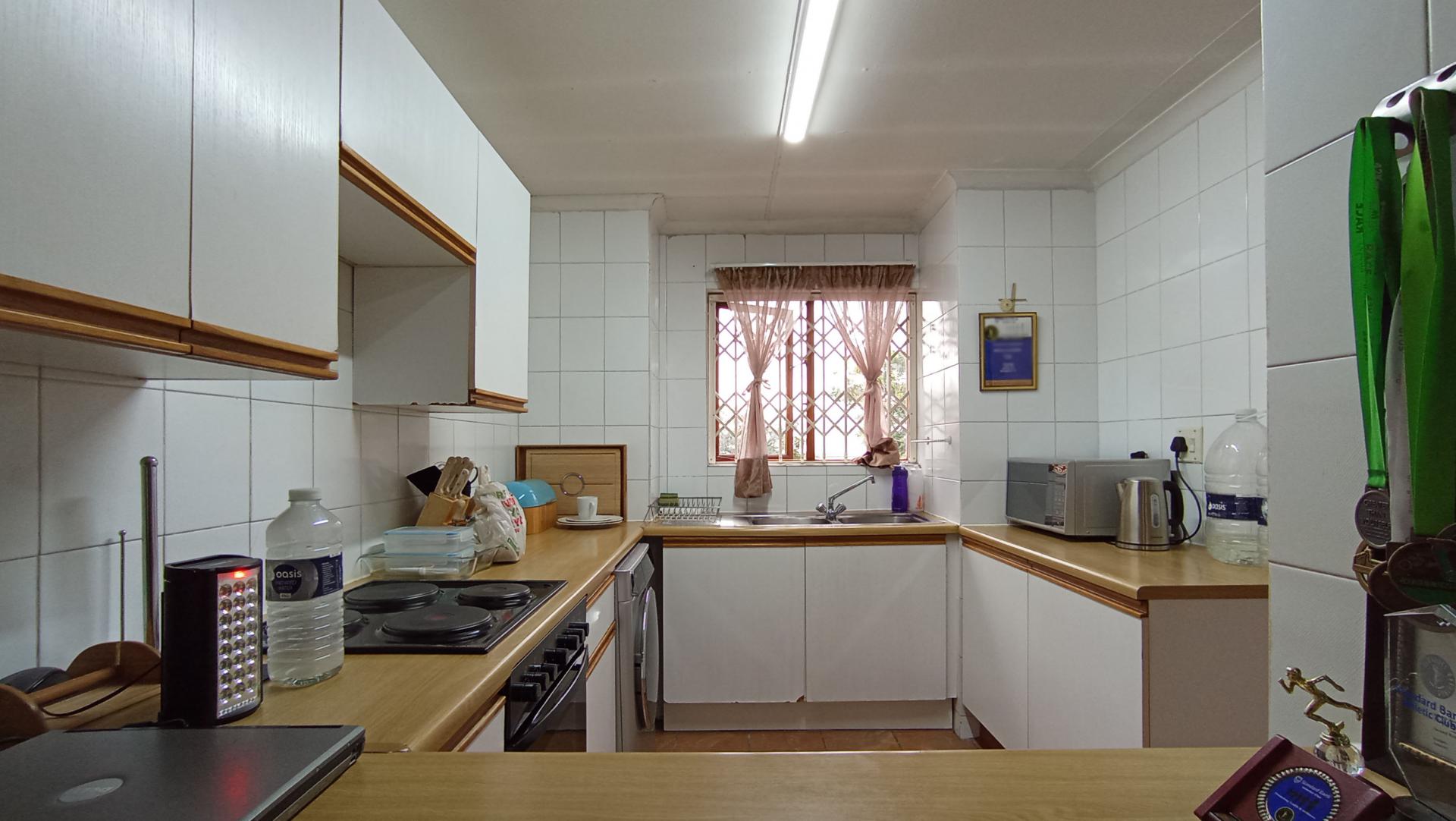 Kitchen - 10 square meters of property in Sunninghill