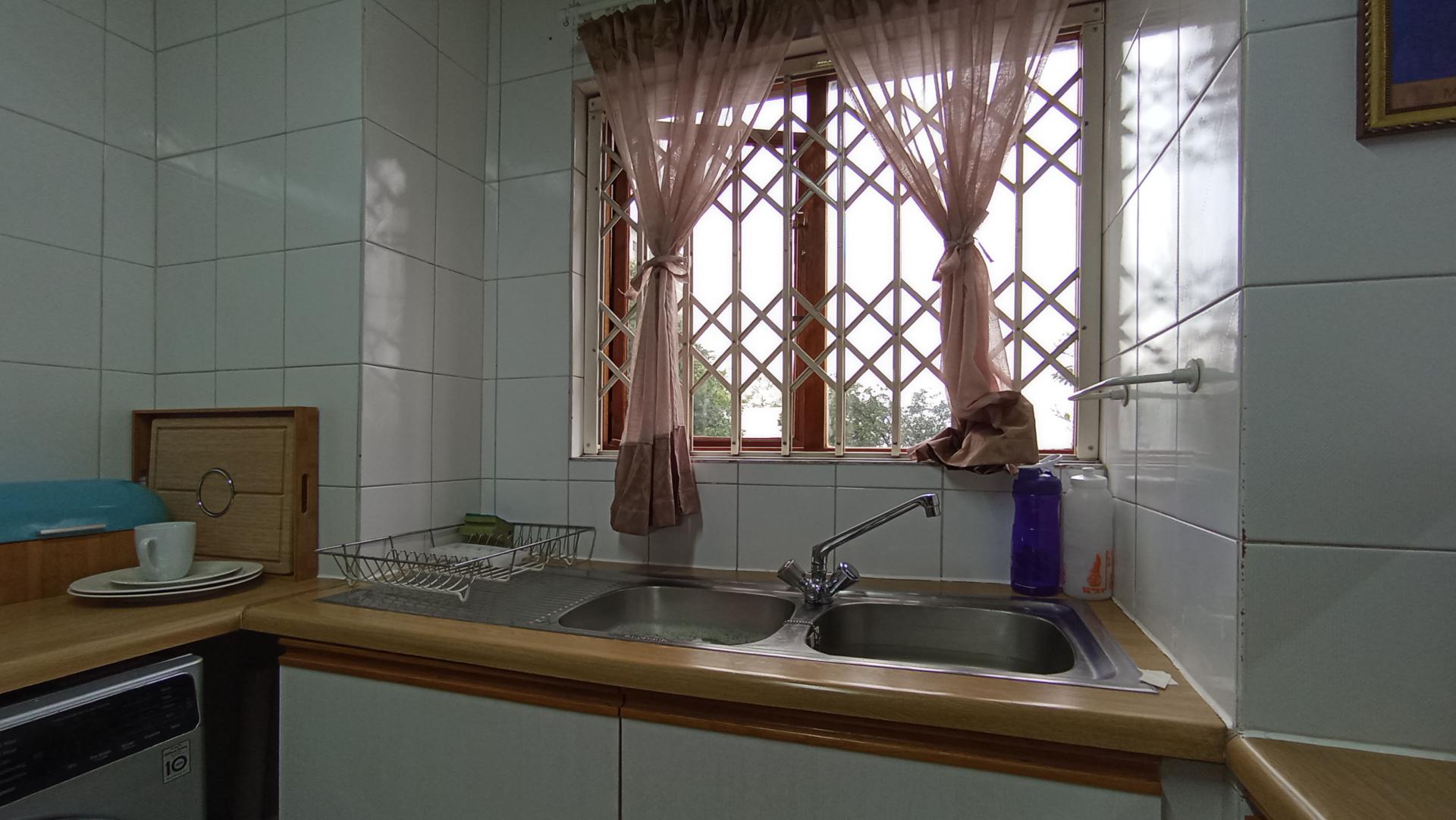 Kitchen - 10 square meters of property in Sunninghill