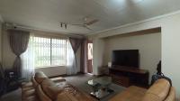 Lounges - 26 square meters of property in Sunninghill