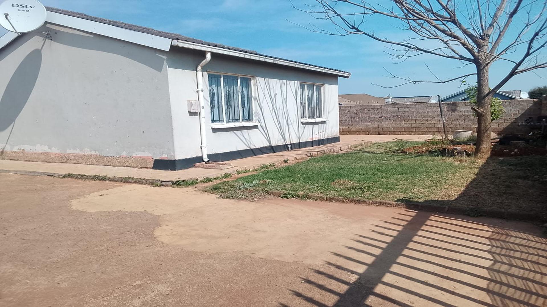 Front View of property in Villa Liza