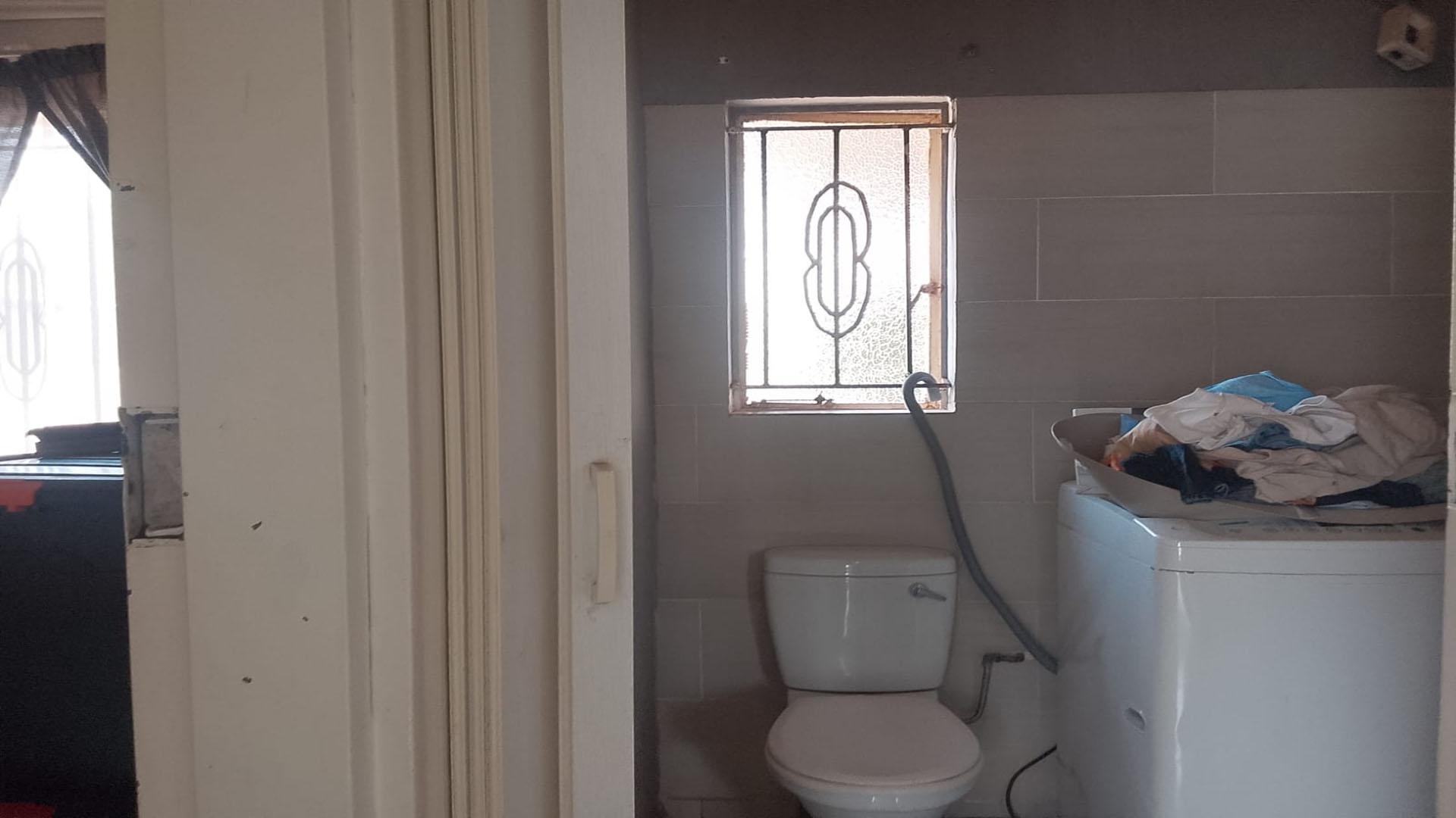 Bathroom 1 of property in Villa Liza