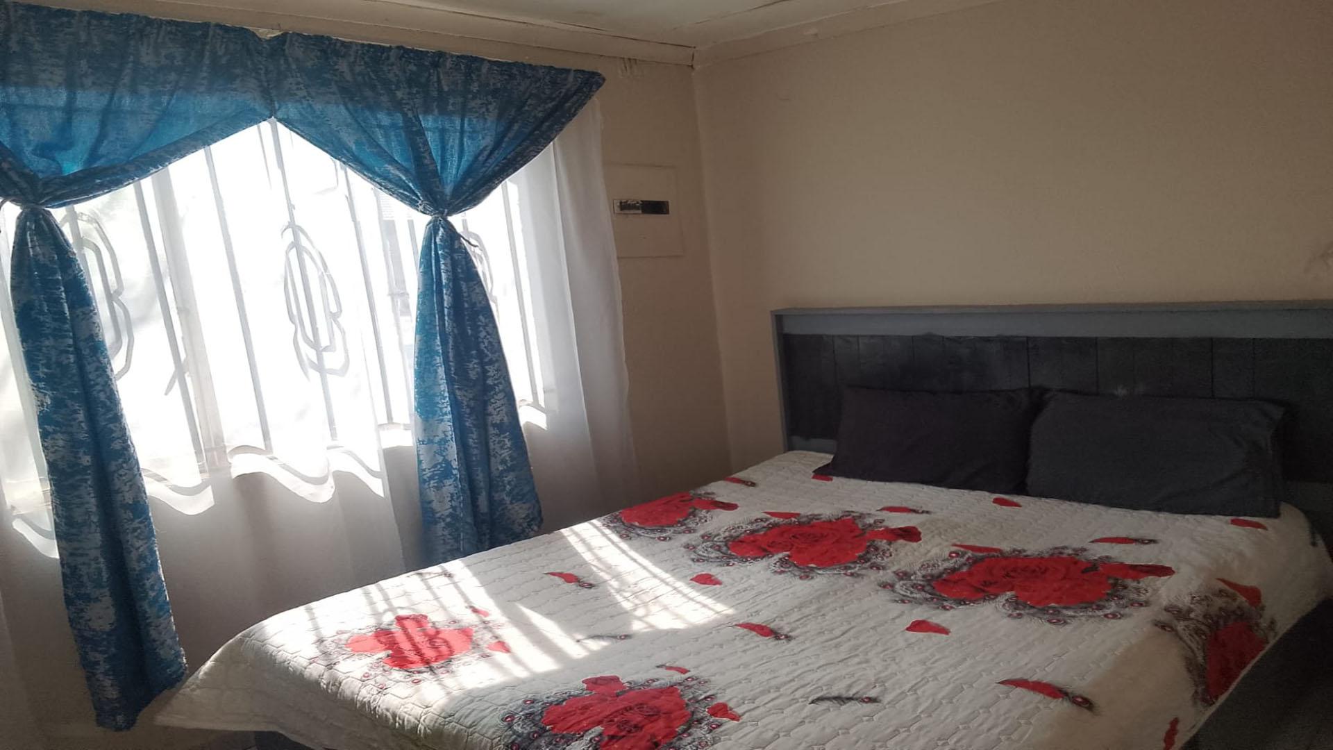 Bed Room 1 of property in Villa Liza