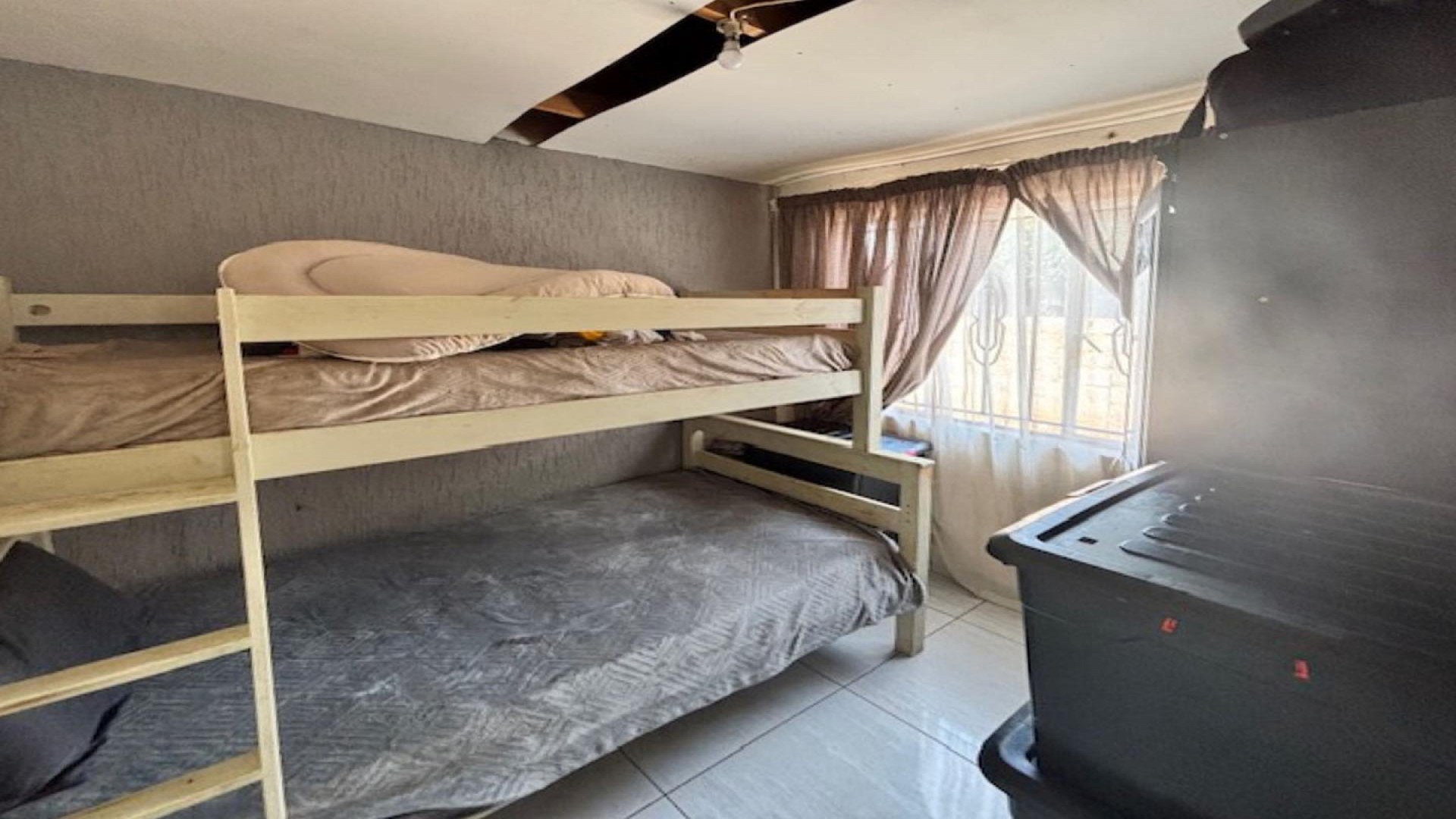 Bed Room 1 - 6 square meters of property in Villa Liza
