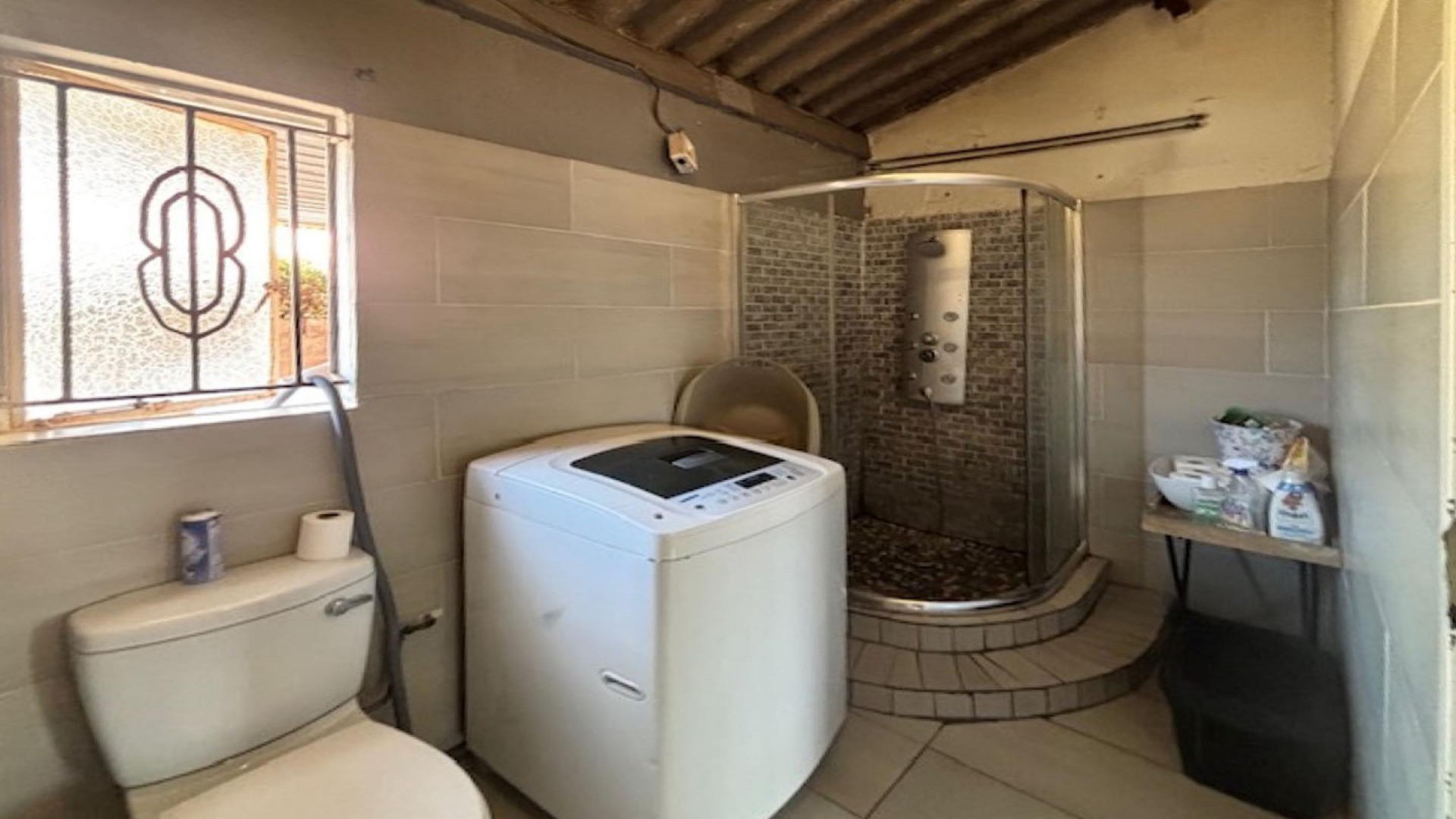 Main Bathroom - 4 square meters of property in Villa Liza