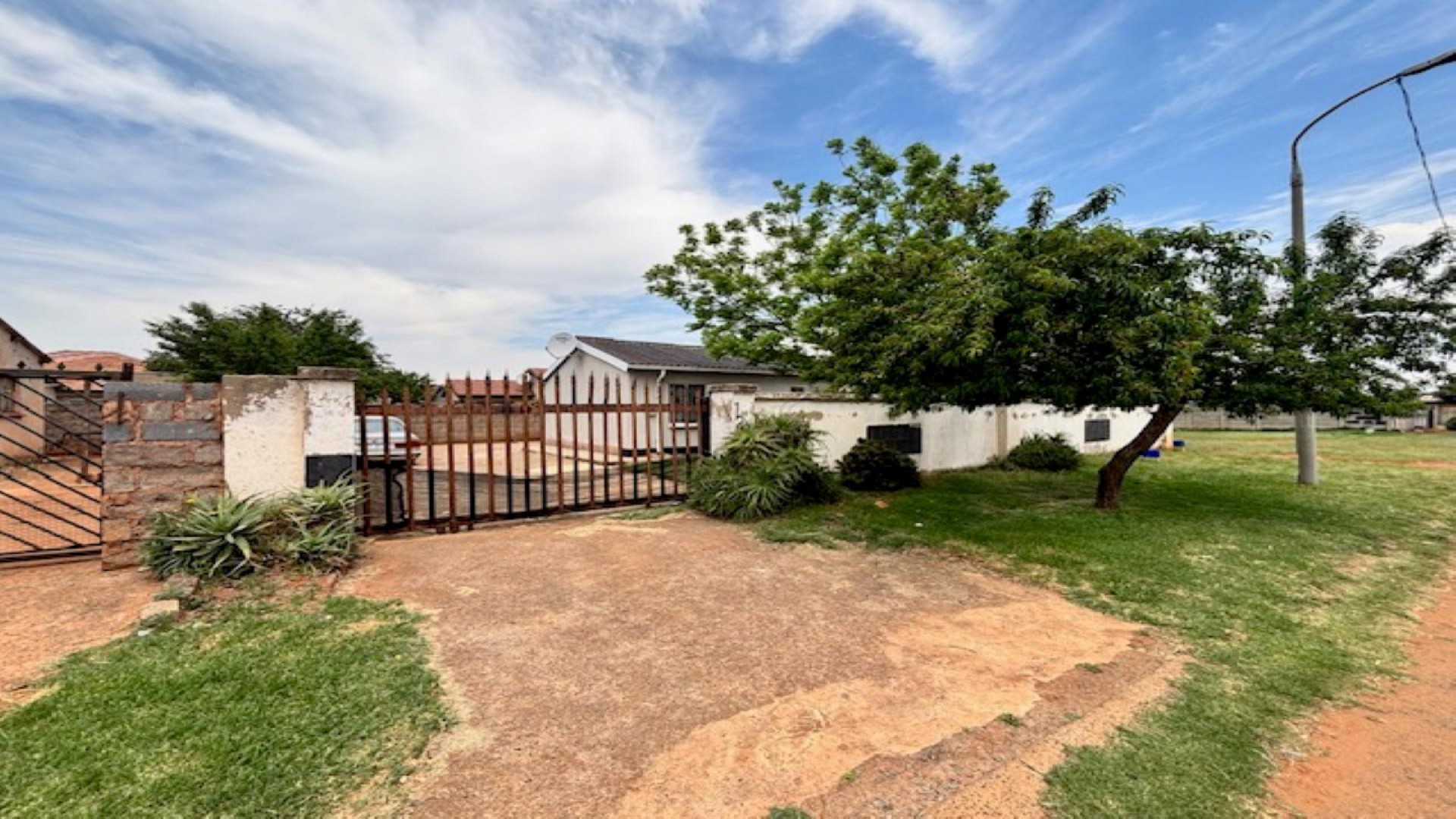 Front View of property in Villa Liza