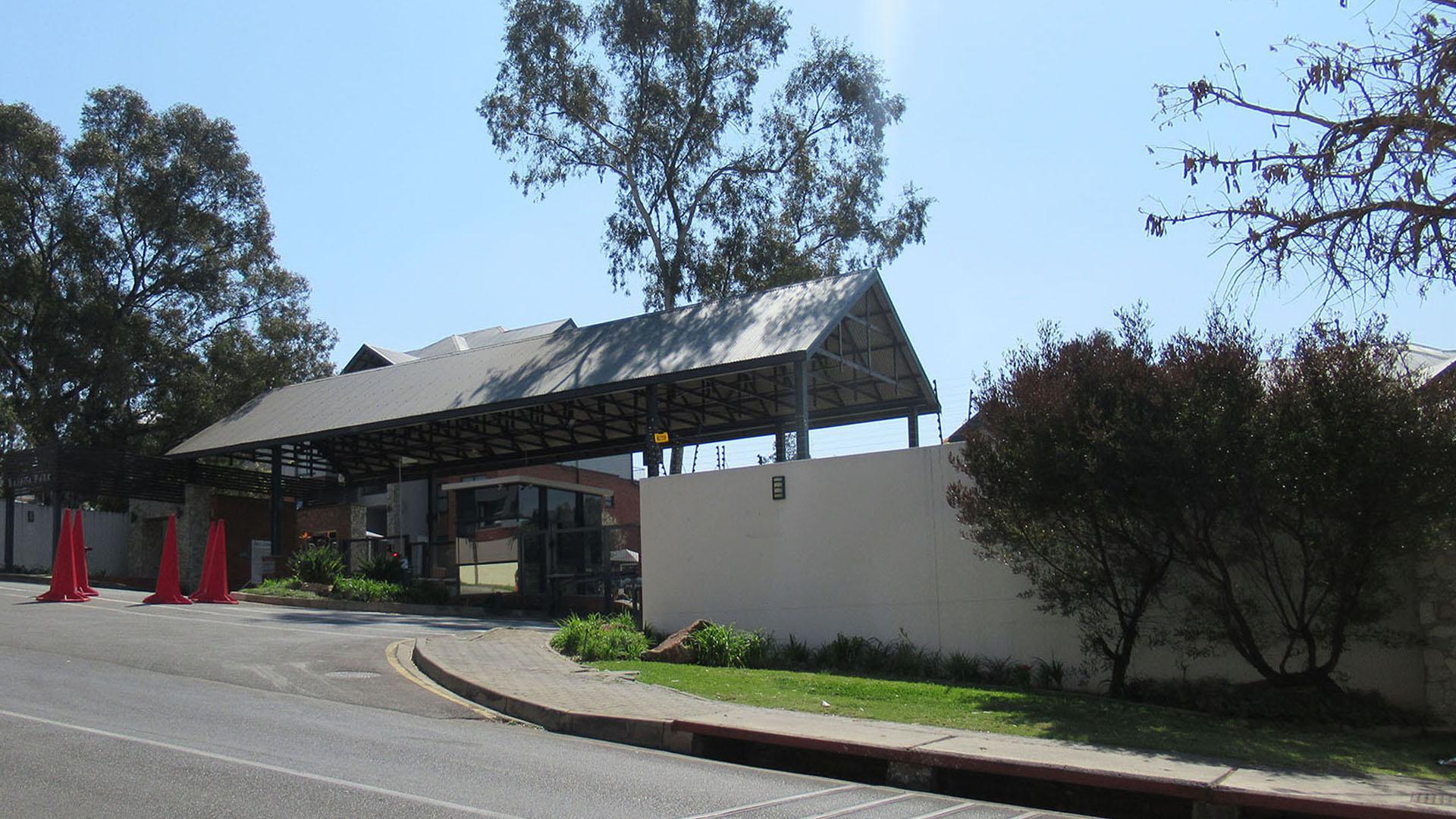 Front View of property in Oakdene