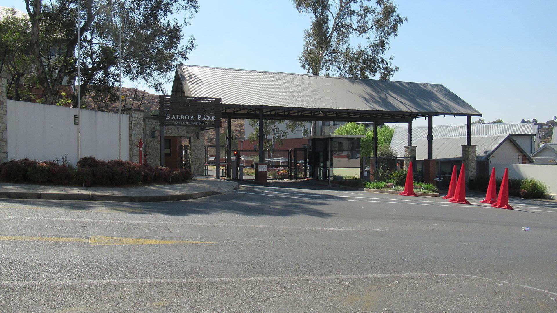 Front View of property in Oakdene