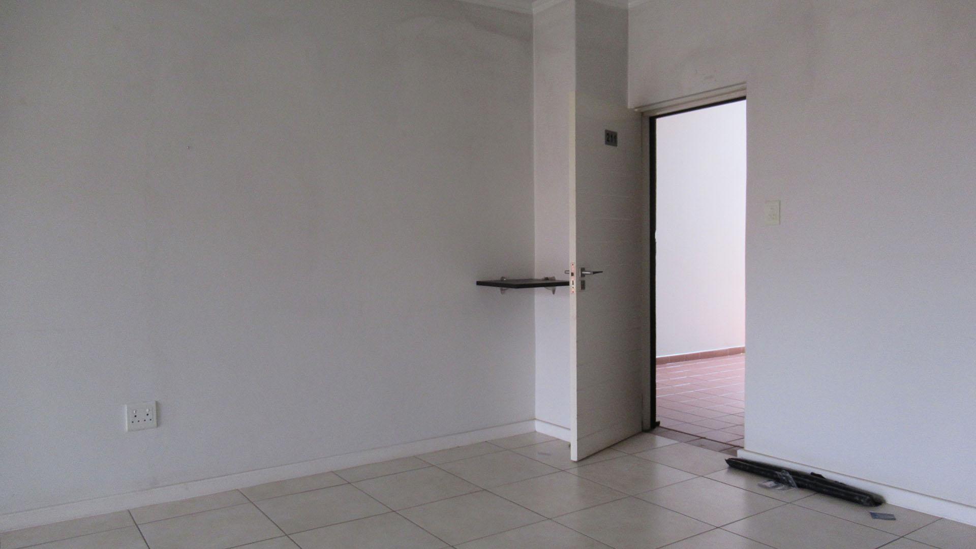Lounges - 23 square meters of property in Oakdene