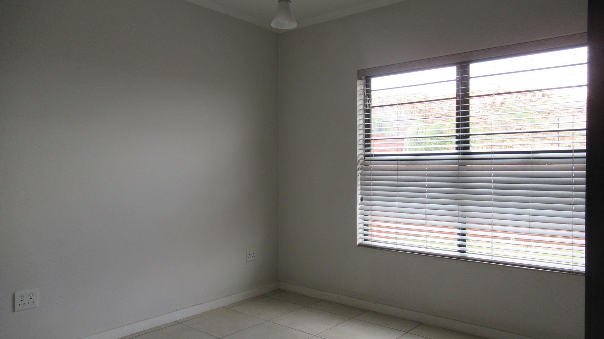 Main Bedroom - 13 square meters of property in Oakdene