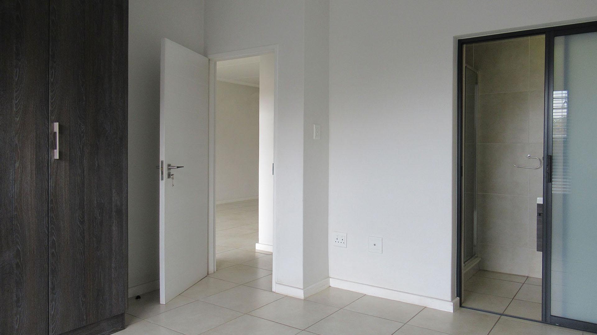 Main Bedroom - 13 square meters of property in Oakdene