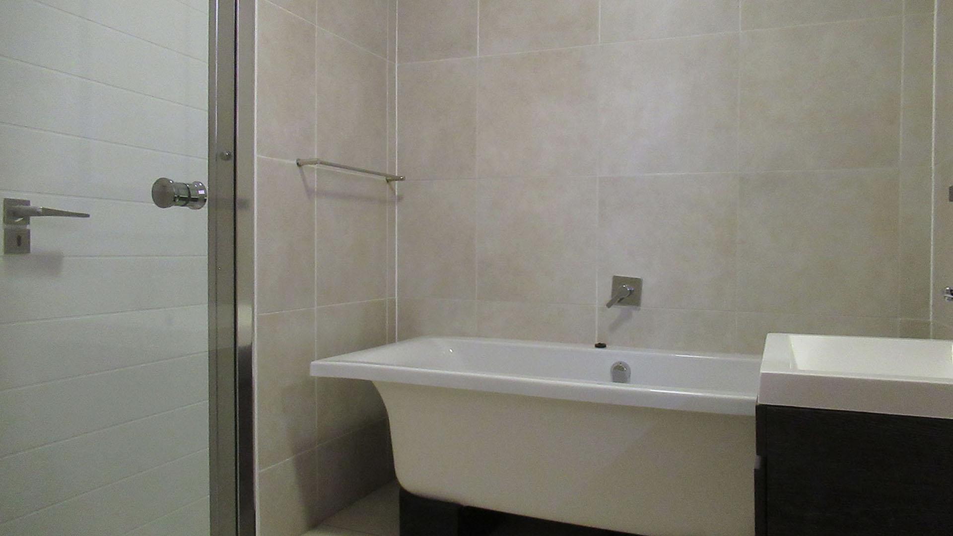 Bathroom 1 - 7 square meters of property in Oakdene