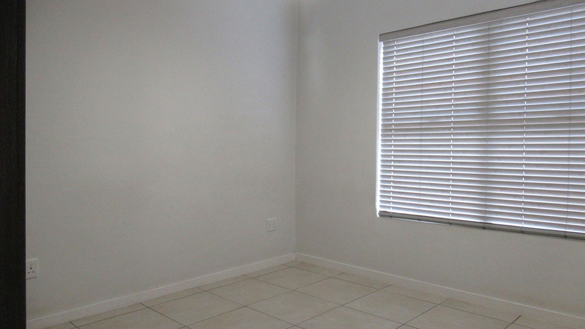 Bed Room 1 - 11 square meters of property in Oakdene