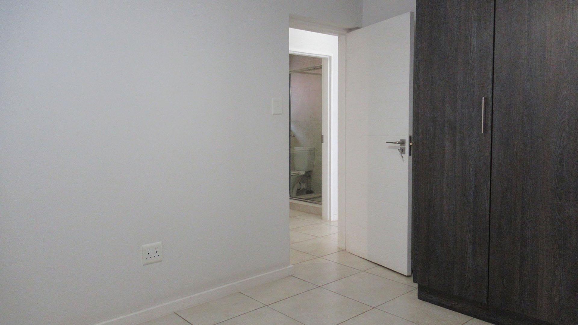 Bed Room 1 - 11 square meters of property in Oakdene