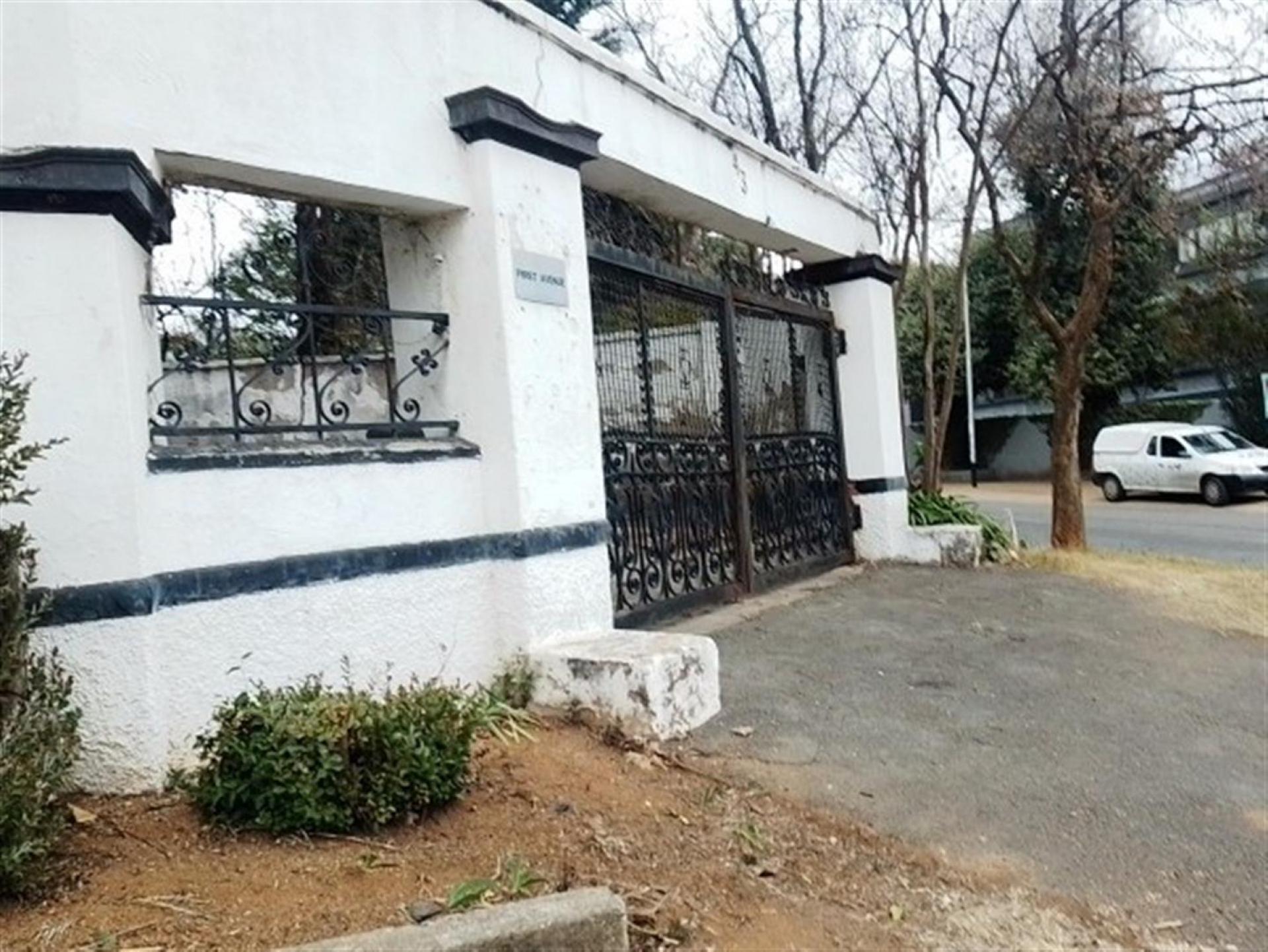 Front View of property in Kew